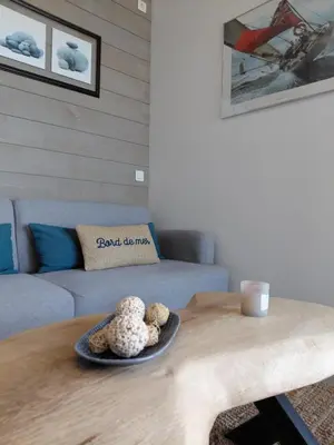 Coin salon dans l'établissement Les Terrasses de Kerfissien vue mer 2-6 pers Holim' Prest