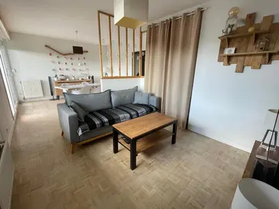 Coin salon dans l'établissement Appartement cosy et calme au cœur de Landerneau