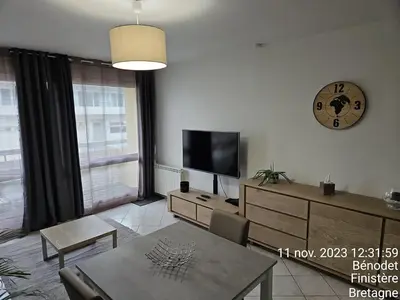 Télévision ou salle de divertissement dans l'établissement Studio Bénodet à 100 m de la plage et 10 min de quimper