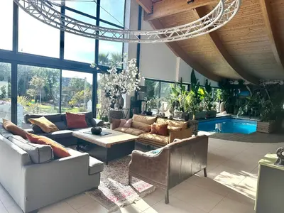 Coin salon dans l'établissement Villa du Siéck bord de mer piscine 14 P