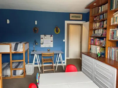 Bibliothèque dans la villa