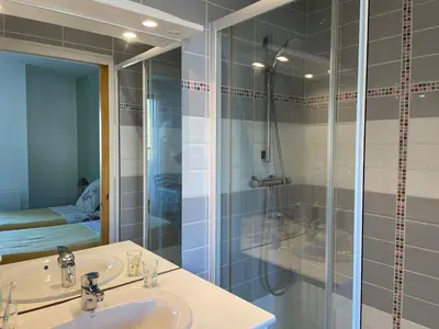Salle de bains dans l'établissement Résidence Beauséjour