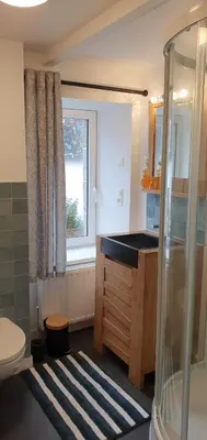 Salle de bains dans l'établissement Sur La Route Des Myrtilles