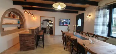 Télévision ou salle de divertissement dans l'établissement Sur La Route Des Myrtilles