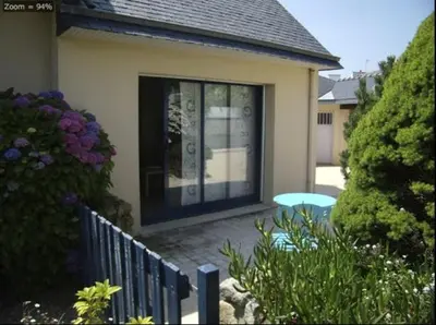 Jardin de l'établissement Maison de bord de mer - Finistère Sud - jardin clos