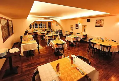 Restaurant ou autre lieu de restauration dans l'établissement Hôtel Restaurant Le Bretagne