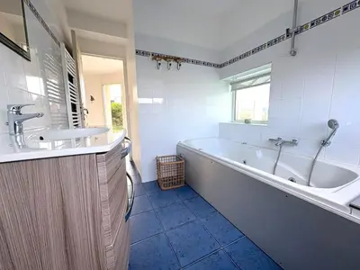 Salle de bains dans l'établissement Villa du Rocher