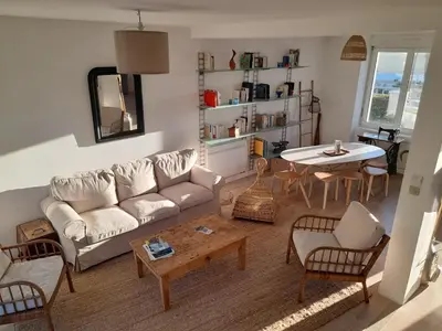 Coin salon dans l'établissement Charmante maison à 200m de la plage