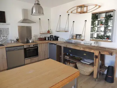 Cuisine ou kitchenette dans l'établissement Charmante maison à 200m de la plage