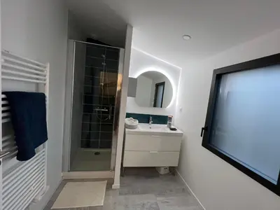 Salle de bains dans l'établissement Les Abeilles du Corsen
