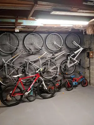 Vélo sur le terrain de l'établissement La Breiz-Hir ou dans les environs