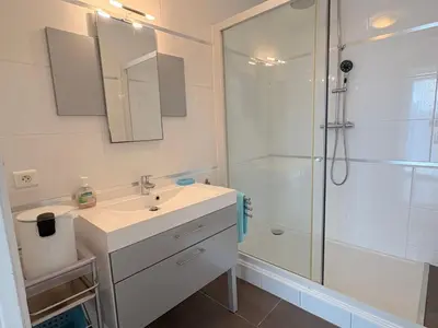 Salle de bains dans l'établissement Villa Armoréa