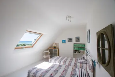 Un ou plusieurs lits dans un hébergement de l'établissement Tipoz'Immo - maison Les Coquillages - vue mer - animaux bienvenus - fibre inclus - linge inclus et lits faits - terrasse et jardin - parking gratuit - proche des commerces et des attractions touristiques