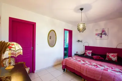 Un ou plusieurs lits dans un hébergement de l'établissement Tipoz'Immo - maison Les Coquillages - vue mer - animaux bienvenus - fibre inclus - linge inclus et lits faits - terrasse et jardin - parking gratuit - proche des commerces et des attractions touristiques