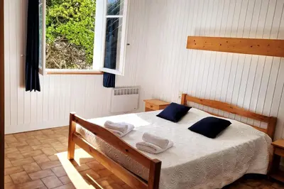 Un ou plusieurs lits dans un hébergement de l'établissement Tipoz'Immo - Brise Marine 2 accès direct plage - vue mer du jardin - spot de surf - wifi inclus - linge inclus et lits faits - parking gratuit - proches des commerces