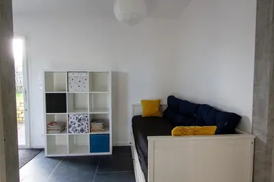 Coin salon dans l'établissement Appartement Neuf - Port de l'AberWrac'h -