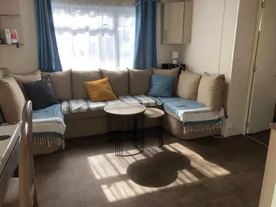 Coin salon dans l'établissement Mobilhome spacieux et calme