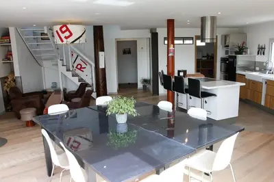 Cuisine ou kitchenette dans l'établissement Grande maison vue mer de la pièce principale, terrasse, et des 3 chambres