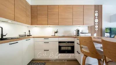Cuisine ou kitchenette dans l'établissement ECHAPPE ZEN Cozy secure apartment Sea and city Concarneau