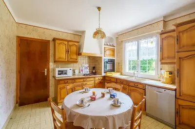 Cuisine ou kitchenette dans l'établissement Ty Anquer - 4 km de la plage