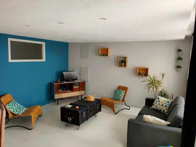 Télévision ou salle de divertissement dans l'établissement Logement de Charme en centre ville