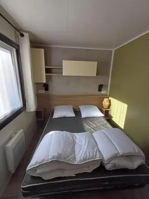 Un ou plusieurs lits dans un hébergement de l'établissement Mobil home 6 personnes 3 chambres