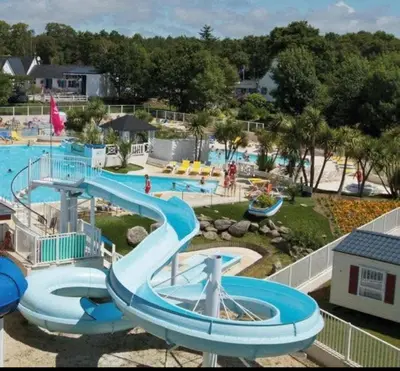 Piscine de l'établissement Mobil home 6 personnes 3 chambres ou située à proximité