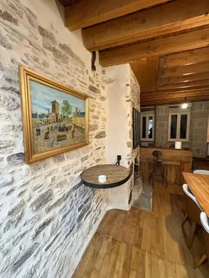 Télévision ou salle de divertissement dans l'établissement Duplex de charme Quimpérois Place Saint-Corentin