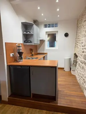 Cuisine ou kitchenette dans l'établissement Duplex de charme Quimpérois Place Saint-Corentin