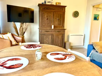 Télévision ou salle de divertissement dans l'établissement appartement kerpoupette
