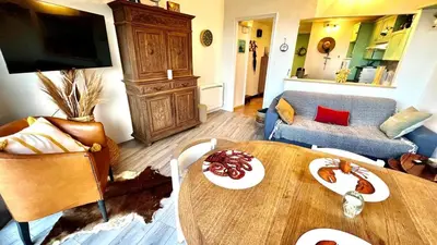 Télévision ou salle de divertissement dans l'établissement appartement kerpoupette