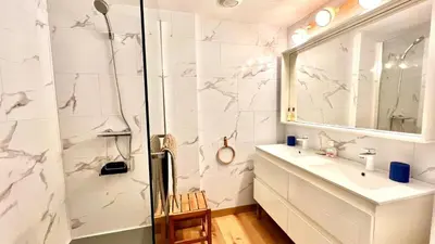 Salle de bains dans l'établissement appartement kerpoupette