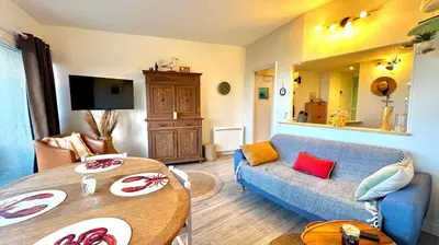Télévision ou salle de divertissement dans l'établissement appartement kerpoupette