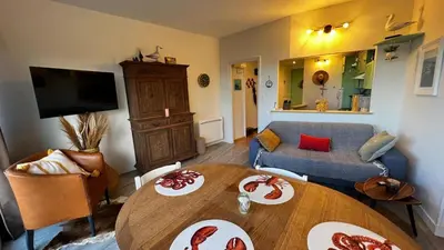 Télévision ou salle de divertissement dans l'établissement appartement kerpoupette