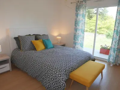 Un ou plusieurs lits dans un hébergement de l'établissement Holiday home with partial sea view, Douarnenez