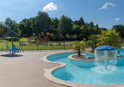 Piscine de l'établissement Camping maeva Respire Le Domaine de Mesqueau ou située à proximité