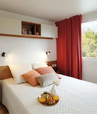 Un ou plusieurs lits dans un hébergement de l'établissement Mobil-home 8 personnes camping PONT AVEN - WIFI GARANTIE-grande terrasse-lave linge