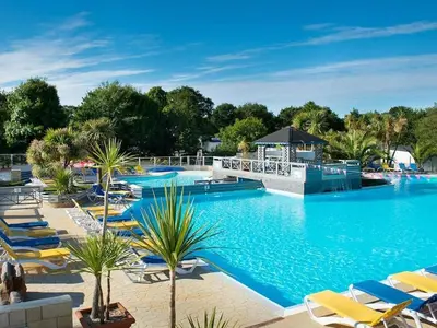 Piscine de l'établissement Mobil-home 8 personnes camping PONT AVEN - WIFI GARANTIE-grande terrasse-lave linge ou située à proximité
