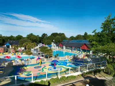 Piscine de l'établissement Mobil-home 8 personnes camping PONT AVEN - WIFI GARANTIE-grande terrasse-lave linge ou située à proximité