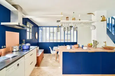 Cuisine ou kitchenette dans l'établissement Maison familiale à la pointe de l'Île-Tudy