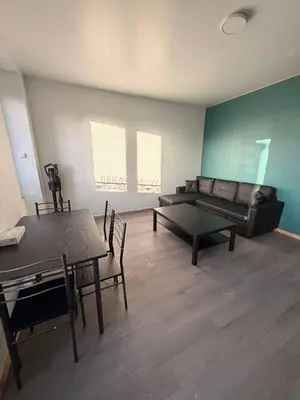 Coin salon dans l'établissement Appartement 3 Kerinou BREST avec TV dans la chambre & le salon