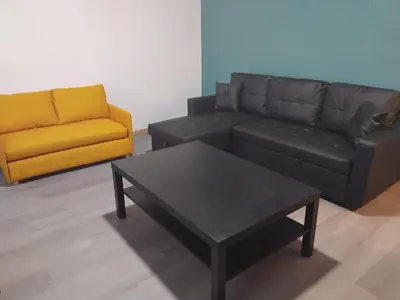 Coin salon dans l'établissement Appartement 3 Kerinou BREST avec TV dans la chambre & le salon