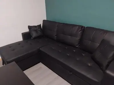 Coin salon dans l'établissement Appartement 3 Kerinou BREST avec TV dans la chambre & le salon