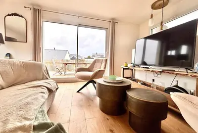 Télévision ou salle de divertissement dans l'établissement Trezpaol - Sea view House - Maison Vue Mer