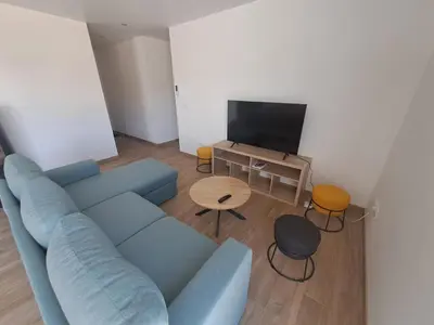 Télévision ou salle de divertissement dans l'établissement Maison climatisée à Plestin-les-Grèves