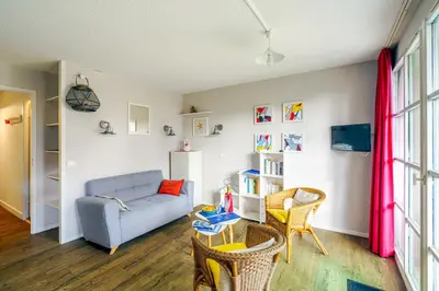 Télévision ou salle de divertissement dans l'établissement La Pause Iodée - 100m de la plage