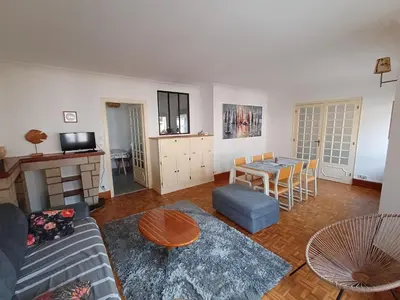 Télévision ou salle de divertissement dans l'établissement Résidence de la plage de l'odet
