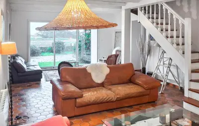 Coin salon dans l'établissement 5 Bedroom Gorgeous Home In Plouguerneau