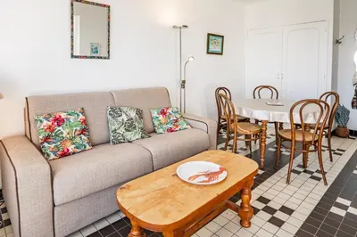 Coin salon dans l'établissement Vue d’Azur à Locquirec