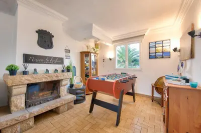 Coin salon dans l'établissement Maison pour 6 avec grand jardin - proche centre